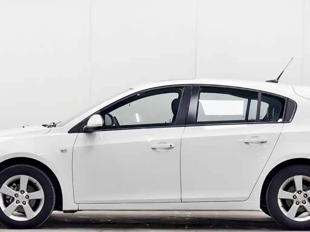 Chevrolet Cruze 2013 1.6L MT Luxury