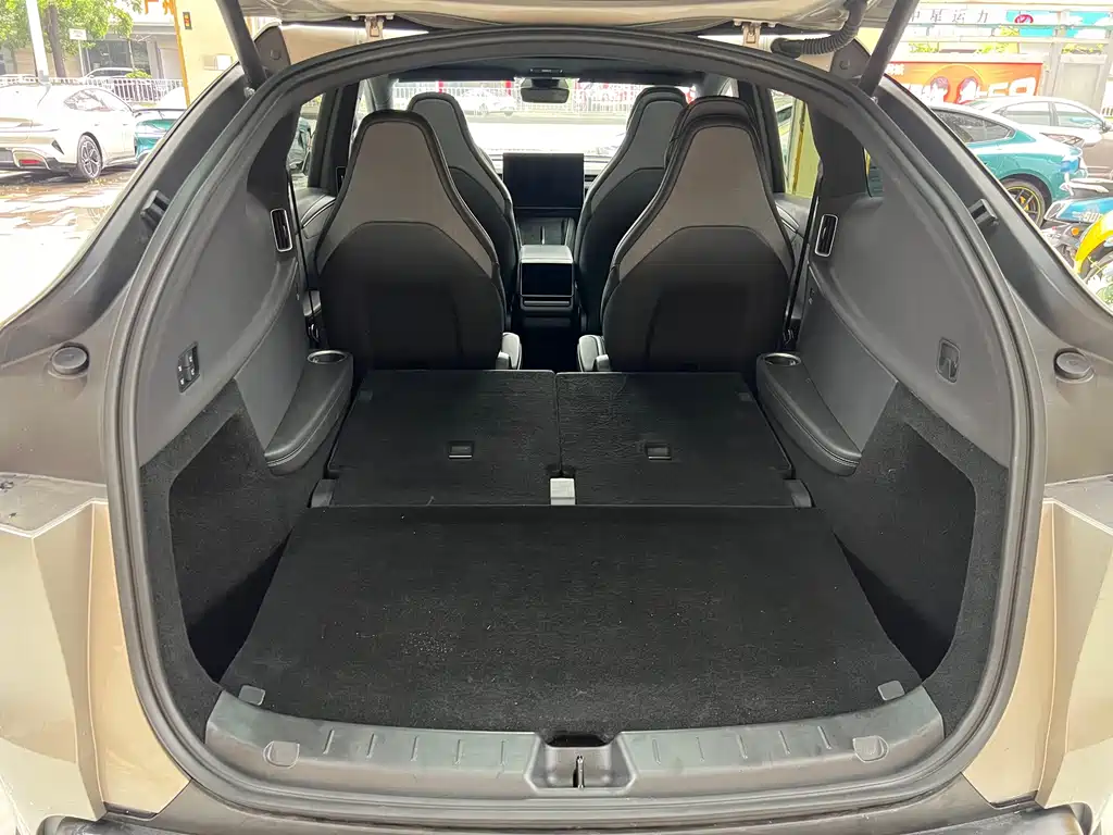 Tesla Model Y L — миниатюра 20