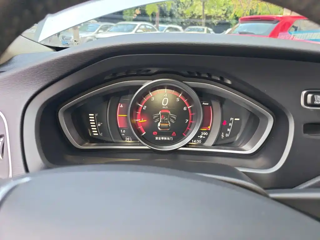 Volvo V40 — миниатюра 7