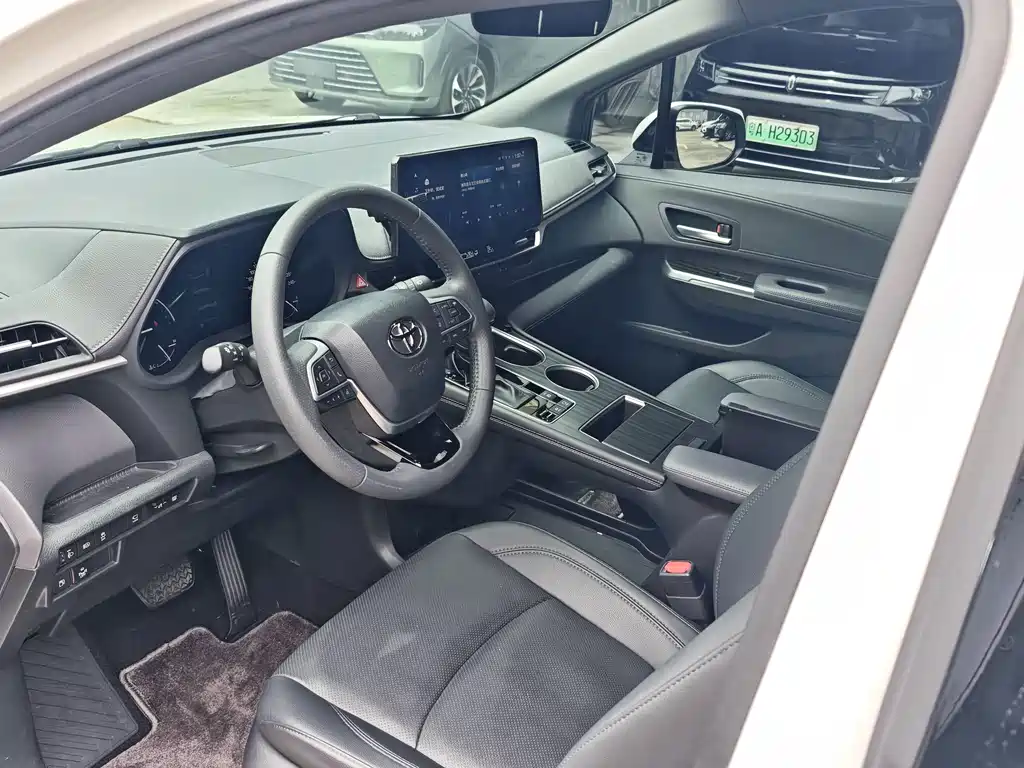 Toyota Sienna — миниатюра 10