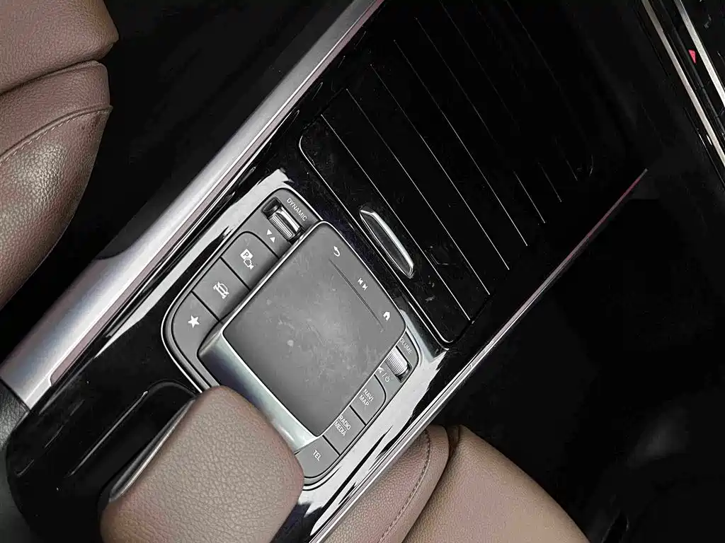 Mercedes-Benz GLB — миниатюра 13
