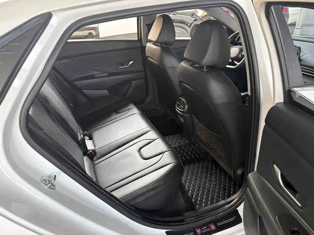Hyundai Elantra — миниатюра 9