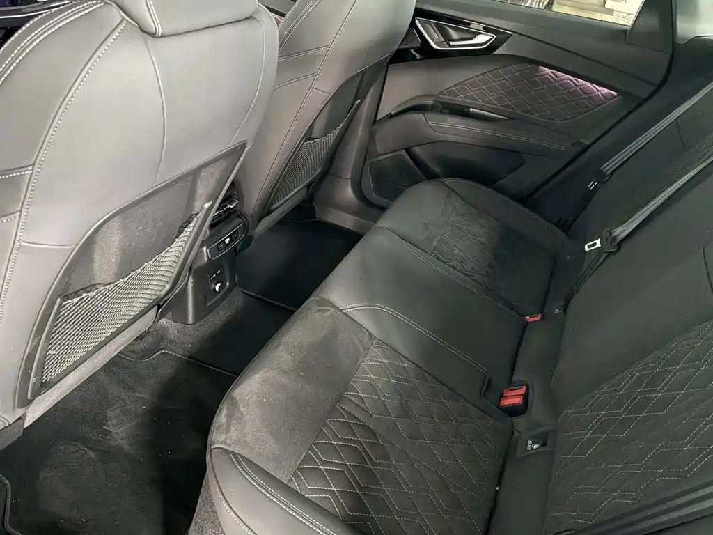 Audi Q4 e-tron — миниатюра 11