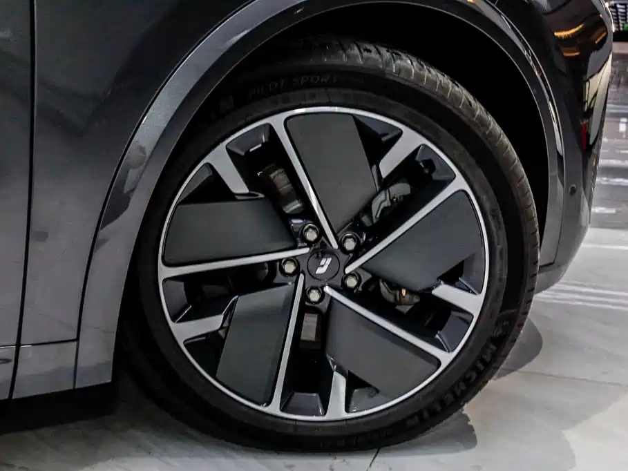 Li Auto Li L8 — миниатюра 2