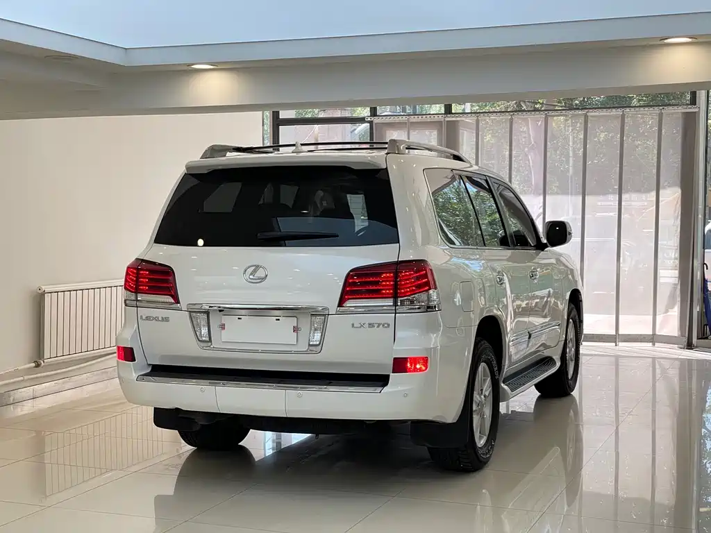 Lexus LX — миниатюра 6