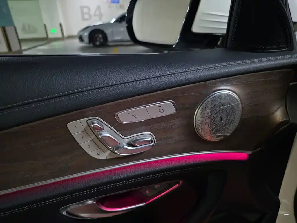 Mercedes-Benz E-Class — миниатюра 6
