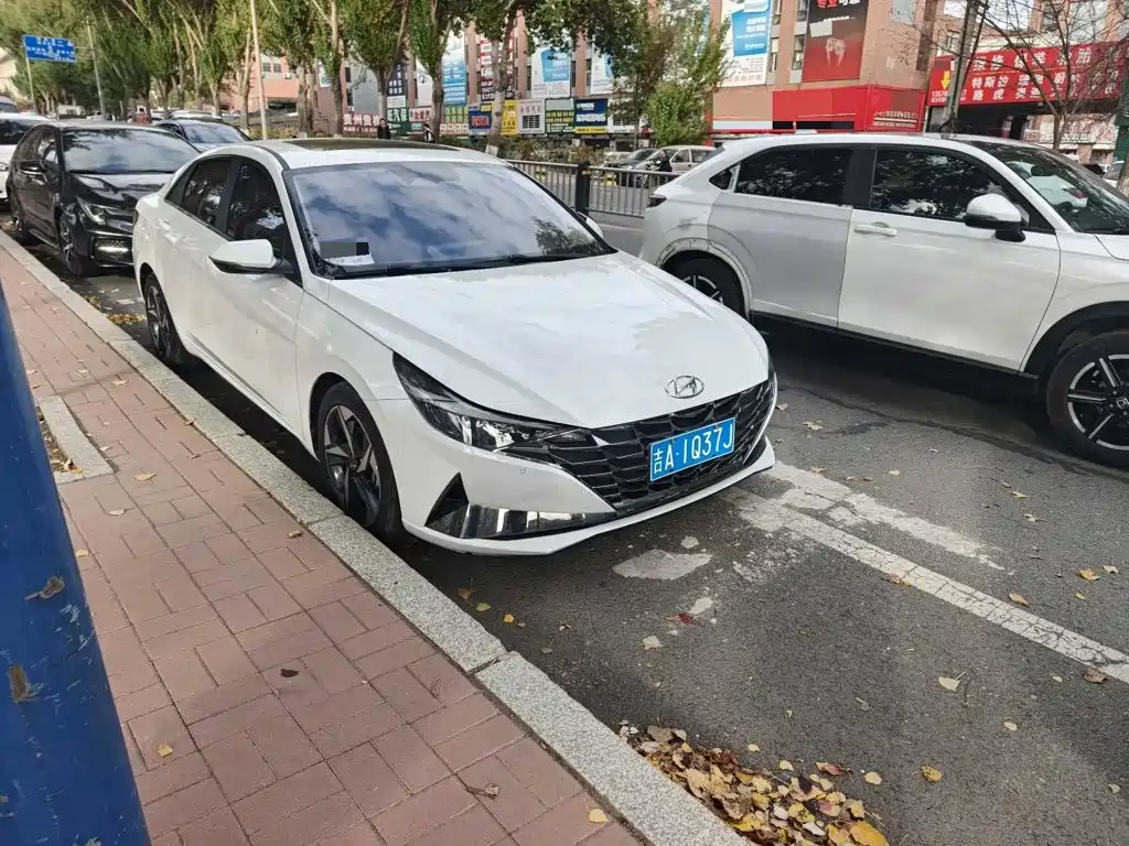 Hyundai Elantra — миниатюра 3