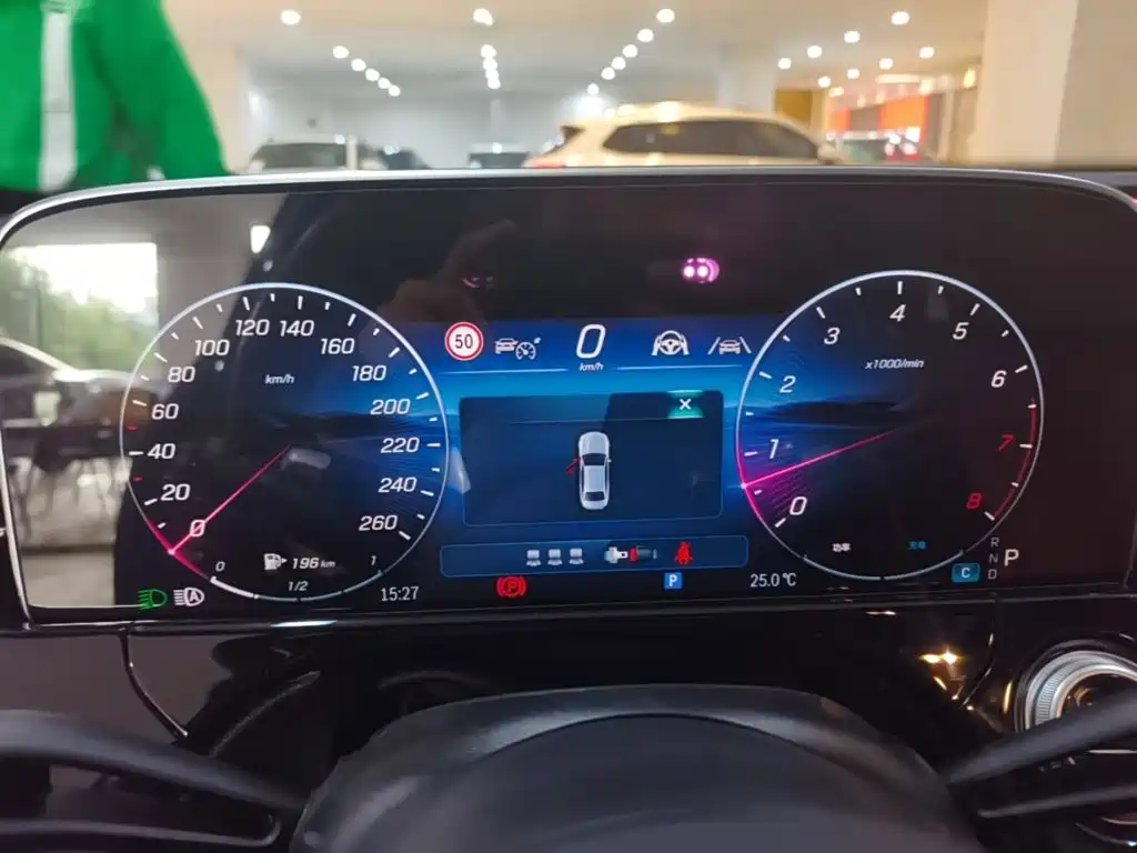 Mercedes-Benz E-Class — миниатюра 8