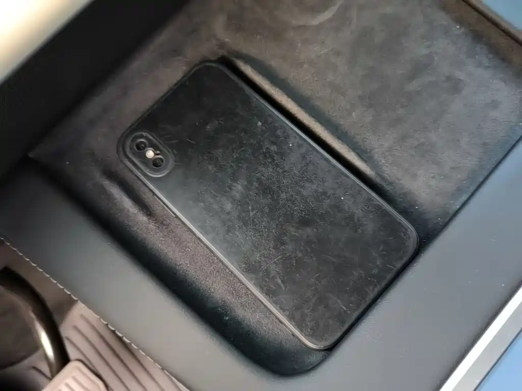 Tesla Model Y — миниатюра 9