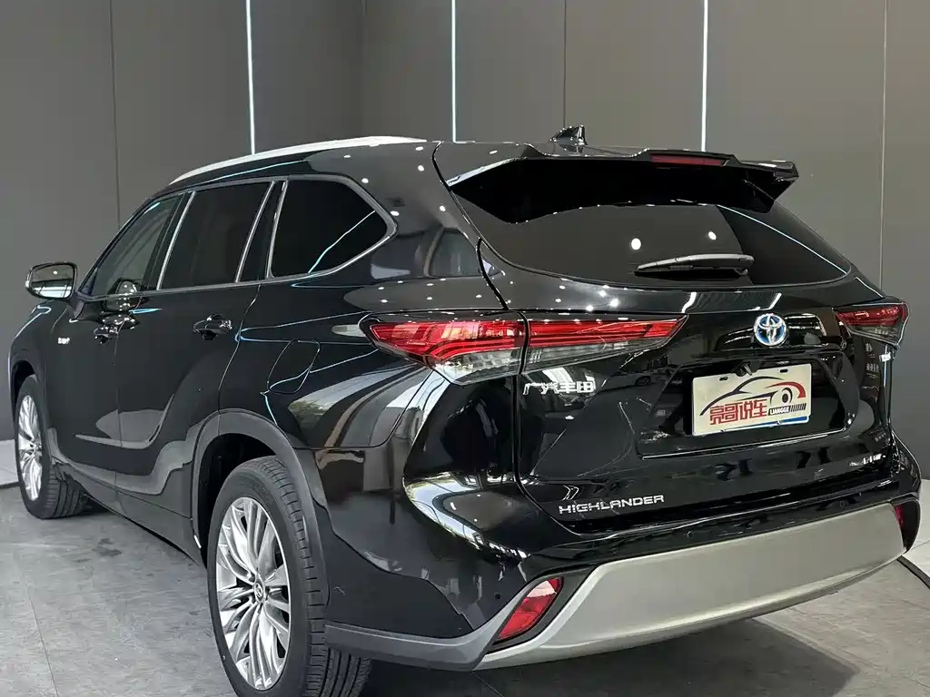 Toyota Highlander 2022 2.5L Luxury 7 мест