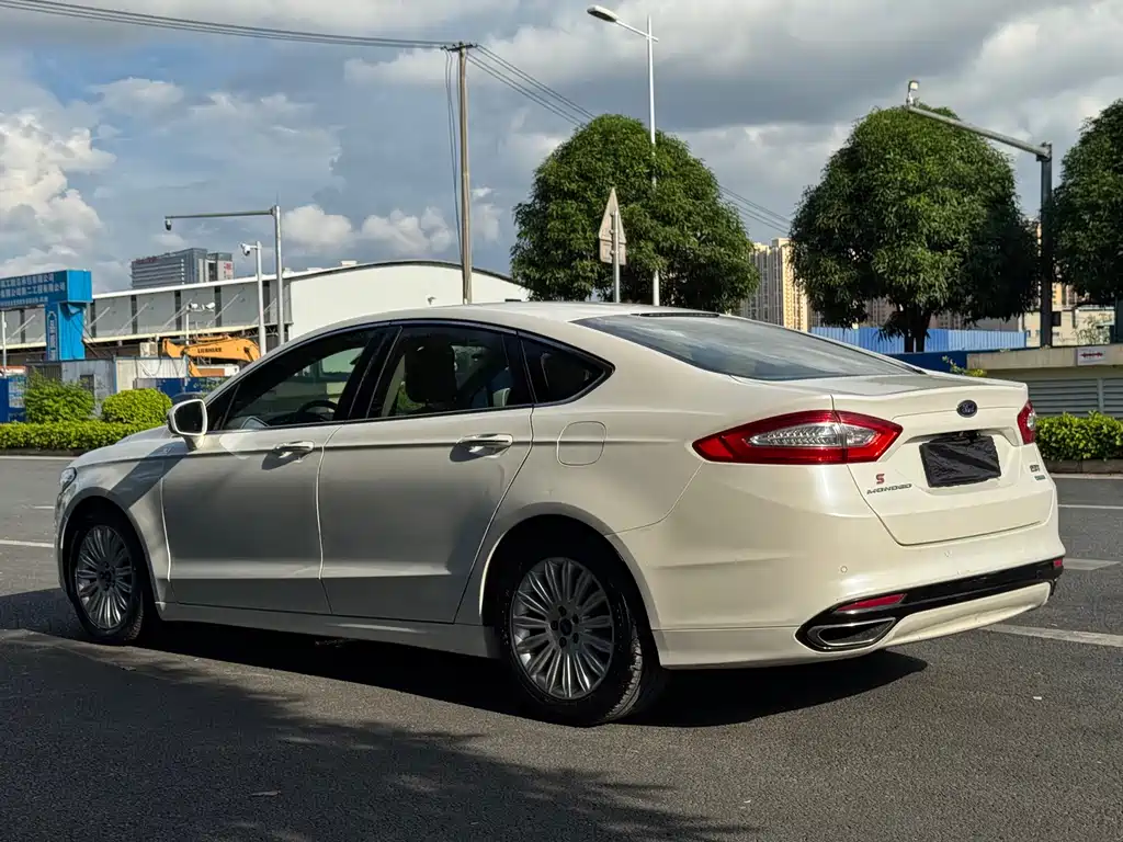 Ford Mondeo — миниатюра 7