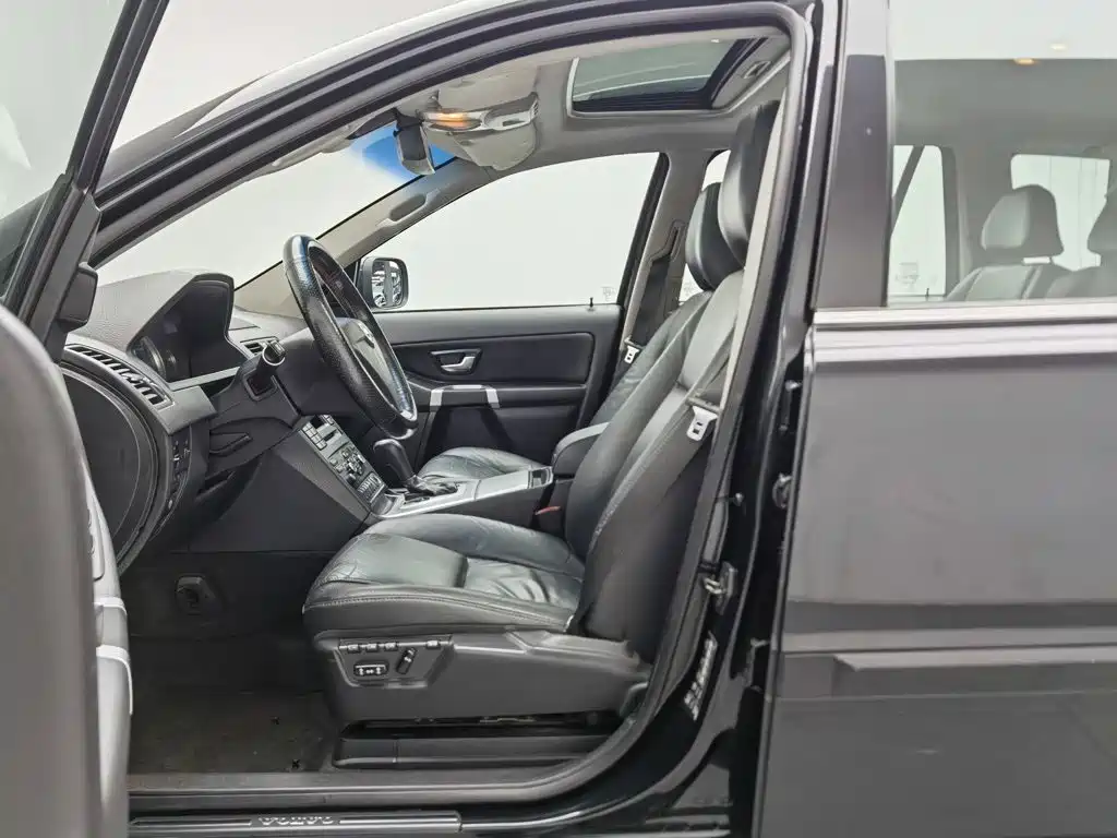 Volvo XC90 — миниатюра 10