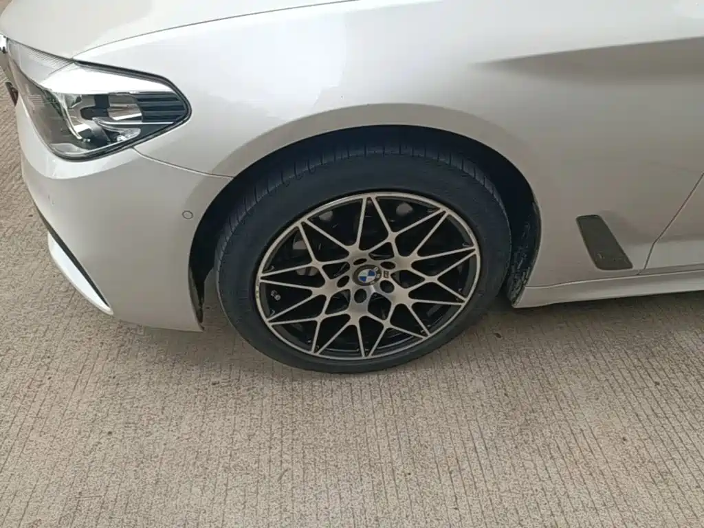 BMW 5 Series — миниатюра 23
