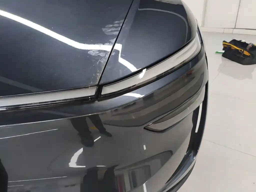 Tesla Model Y — миниатюра 24