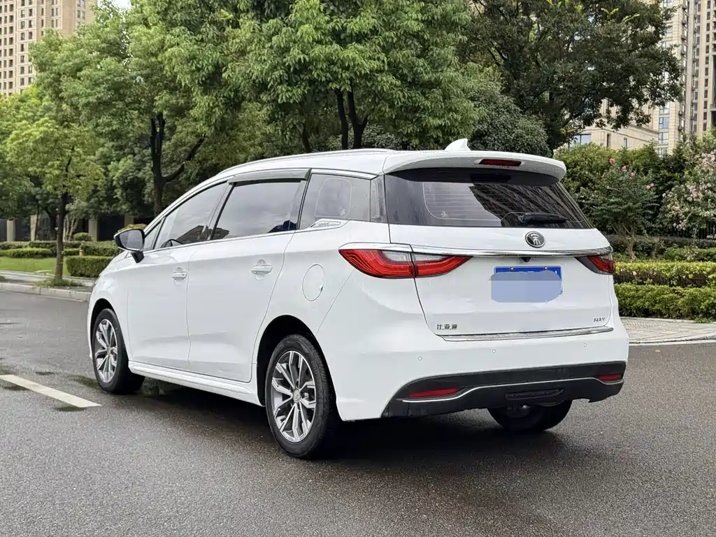 BYD MAX — миниатюра 6
