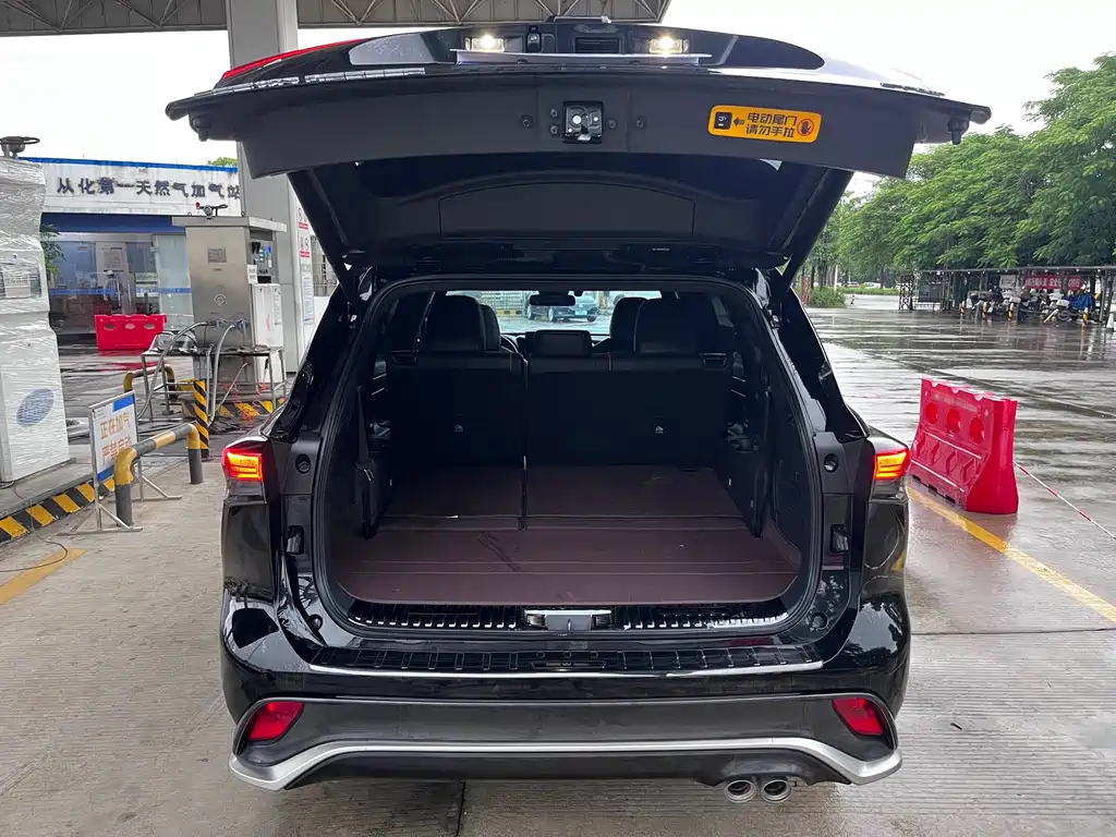 Toyota Crown Kluger — миниатюра 18