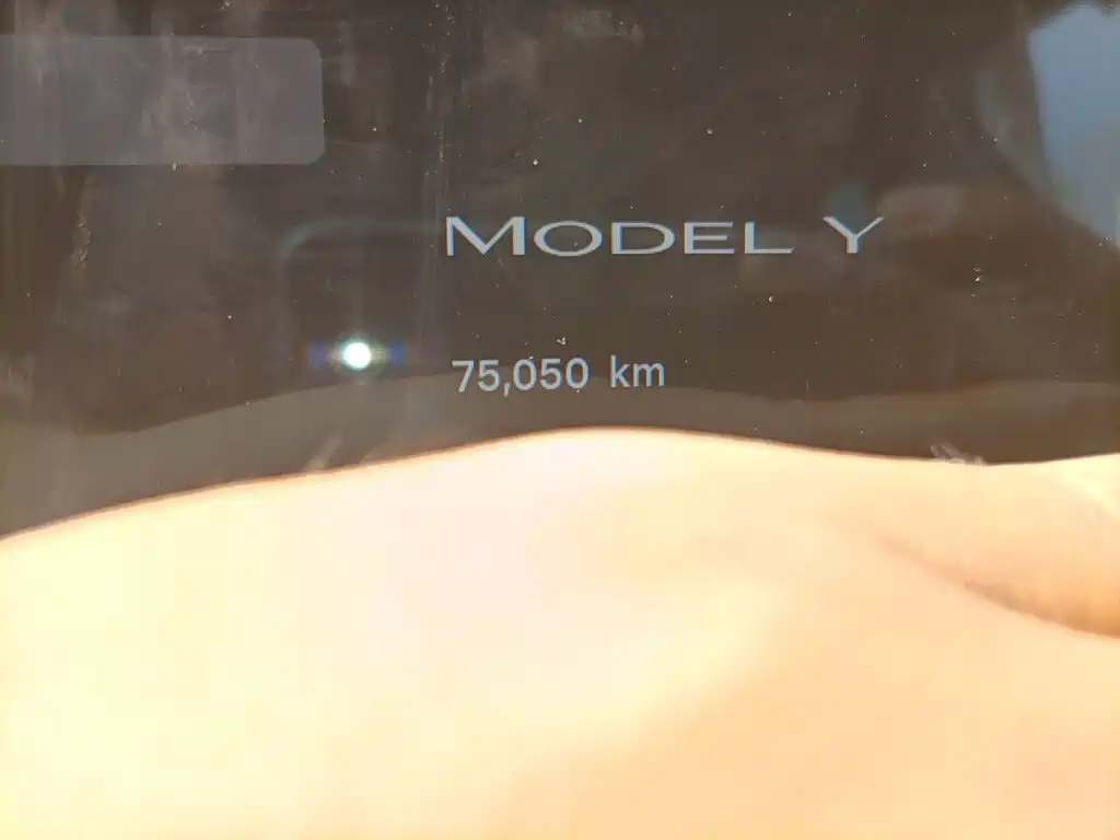 Tesla Model Y — миниатюра 8