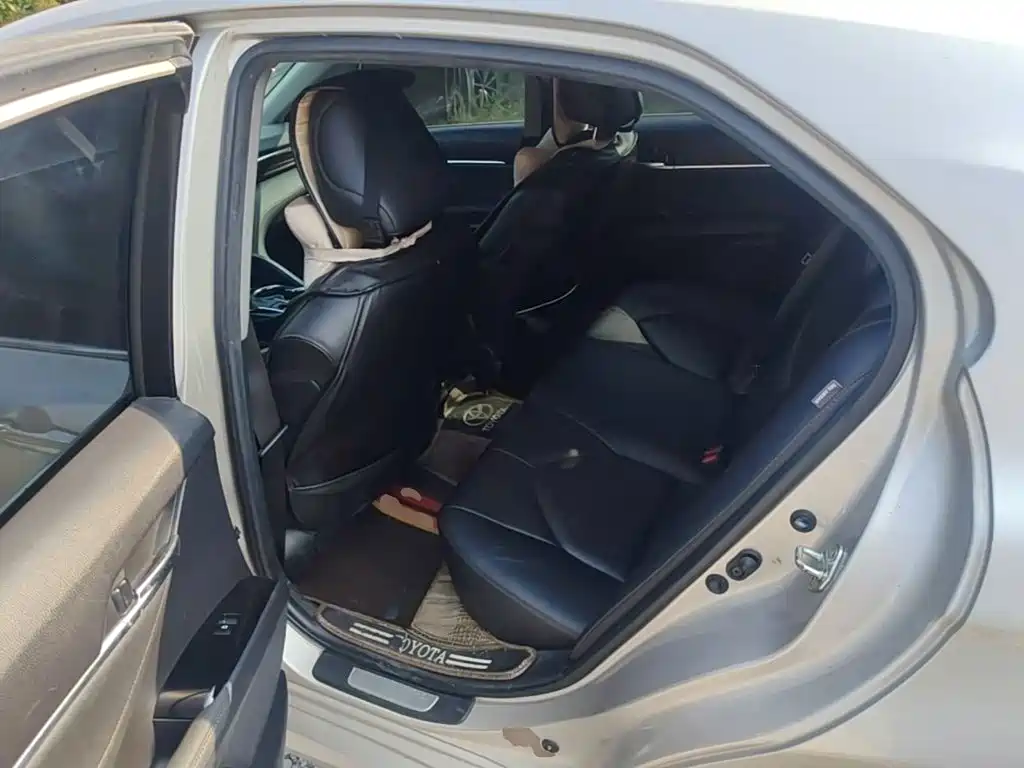 Toyota Camry — миниатюра 17