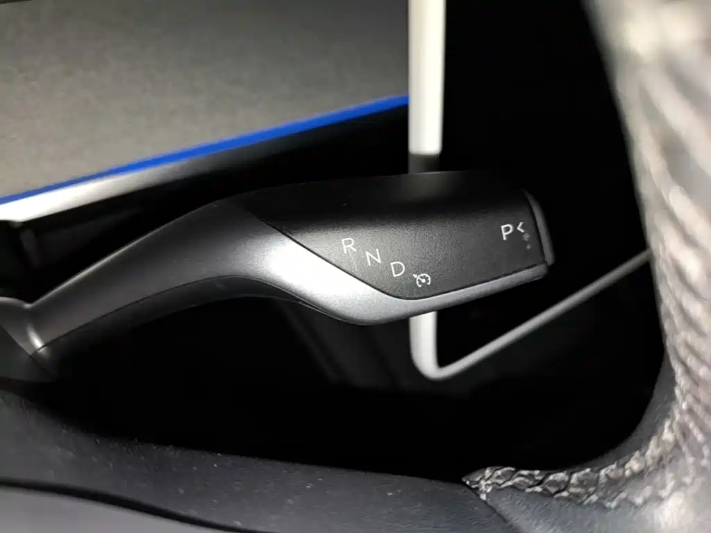 Tesla Model Y — миниатюра 14