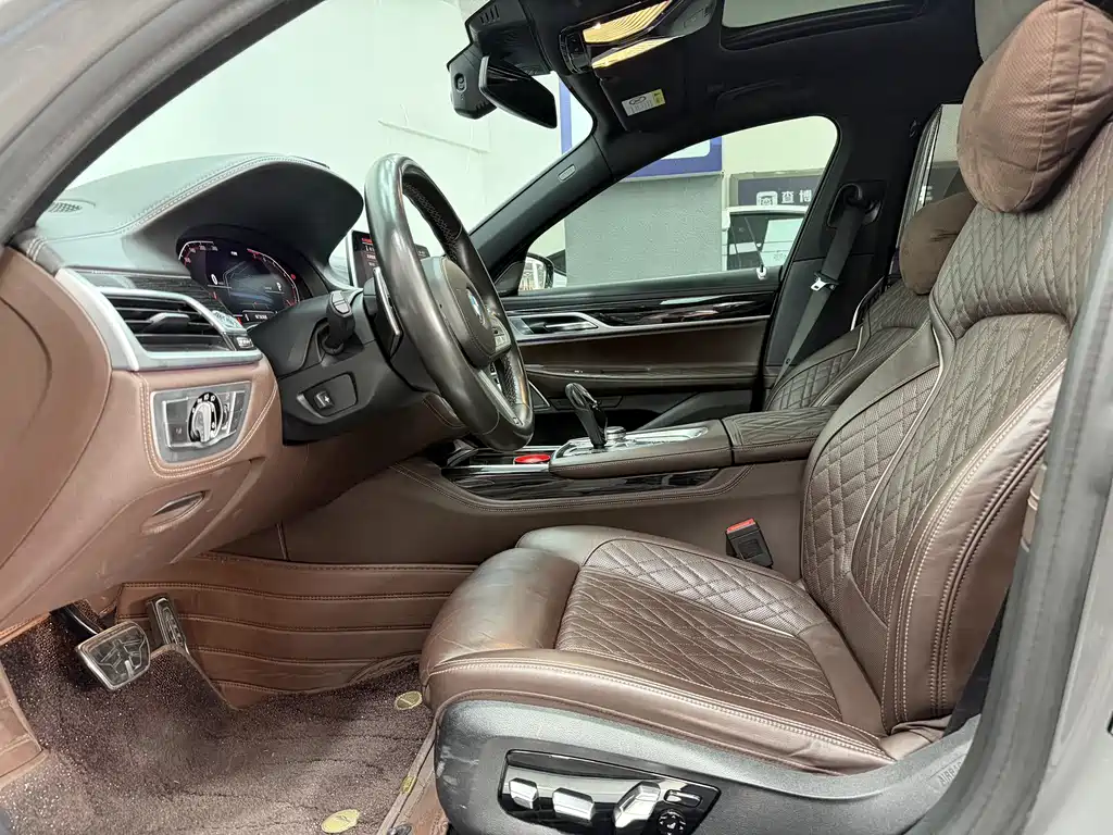 BMW 7 Series — миниатюра 5