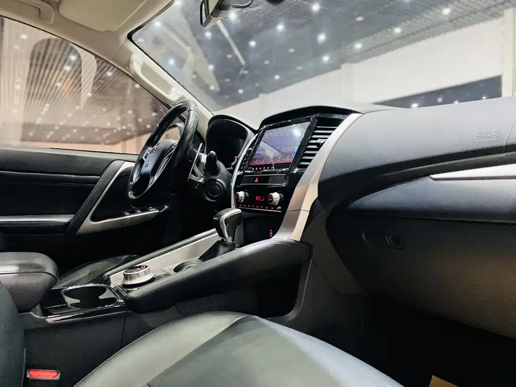 MITSUBISHI PAJERO JINCHANG