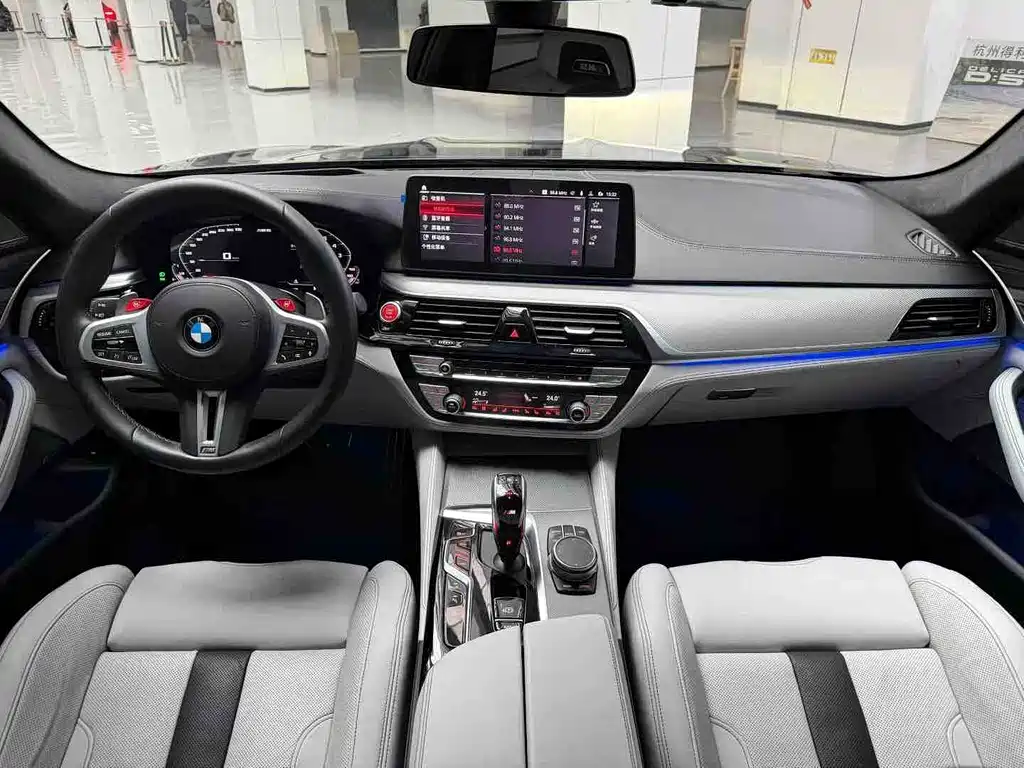 BMW M5 — миниатюра 7
