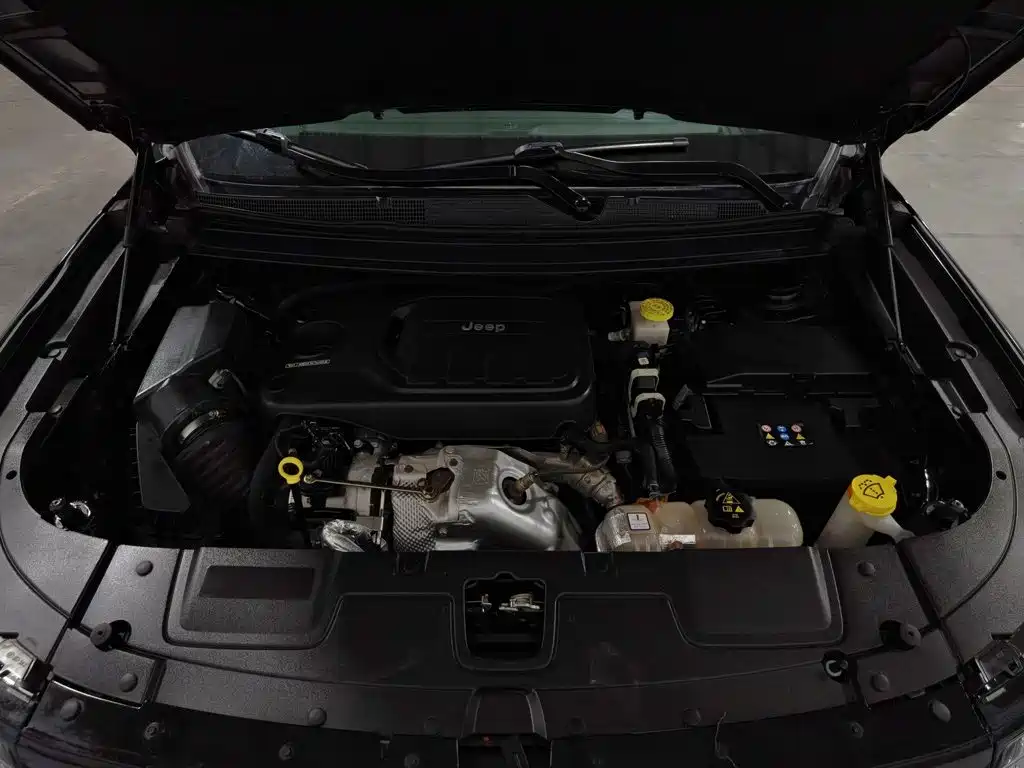Jeep Grand Commander — миниатюра 6