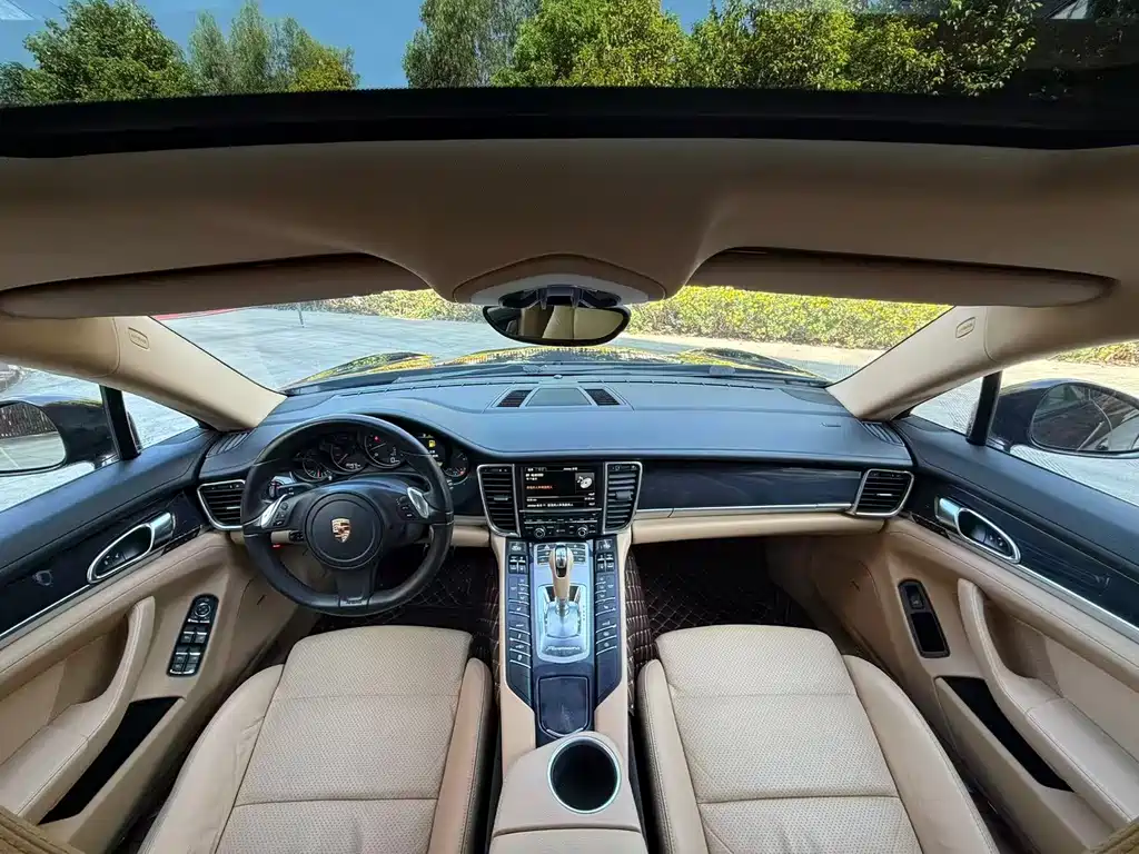 Porsche Panamera 2013 Panamera 4 Platinum Edition 3.6L