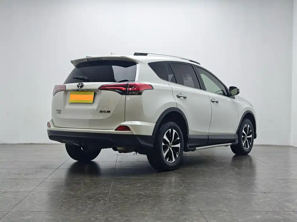 Toyota RAV4 — миниатюра 3
