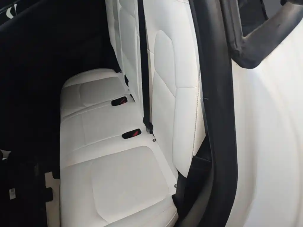 Tesla Model Y — миниатюра 17