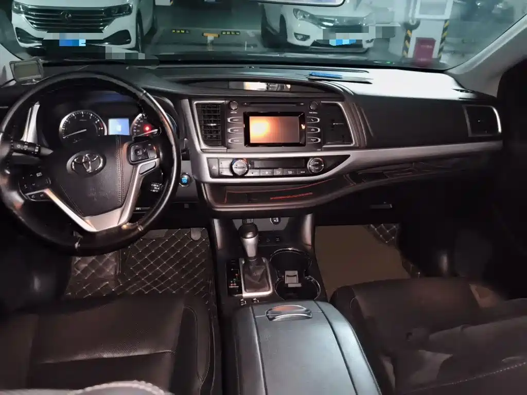 Toyota Highlander — миниатюра 10