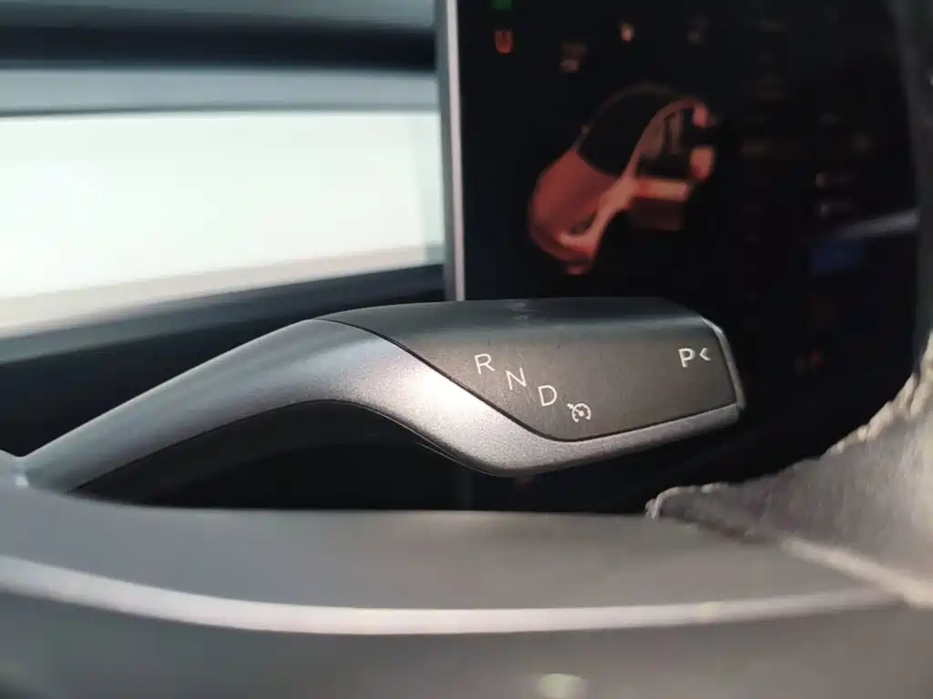 Tesla Model Y — миниатюра 14