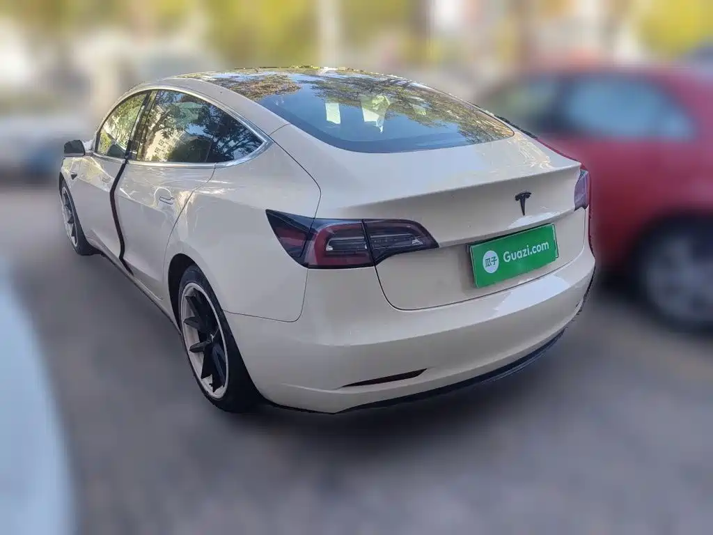 Tesla Model 3 — миниатюра 4