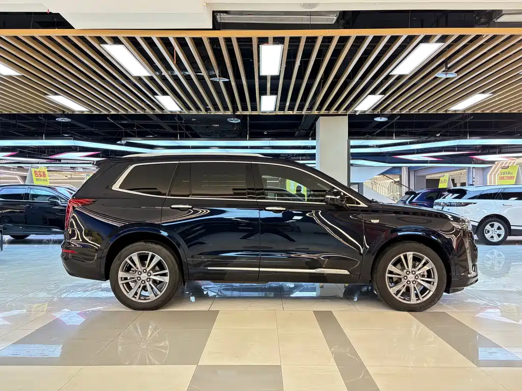 CADILLAC XT6