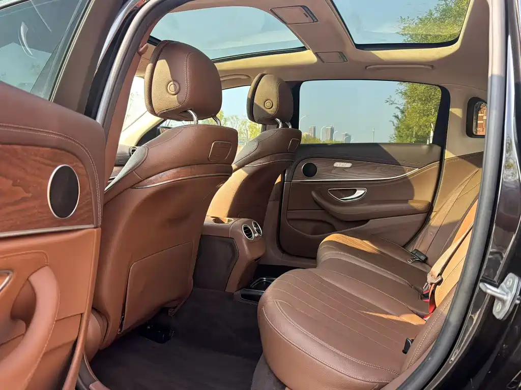 Mercedes-Benz E-Class — миниатюра 5