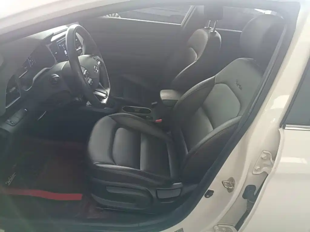 Hyundai Elantra — миниатюра 15