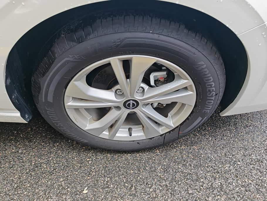 Nissan Sylphy 1.6 л 2026 г. Белый, пробег 2200 км