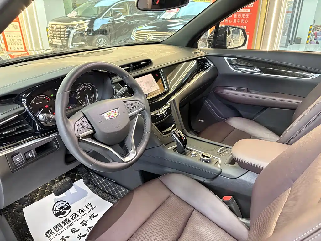 CADILLAC XT6