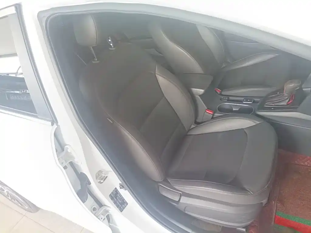 Hyundai Elantra — миниатюра 25