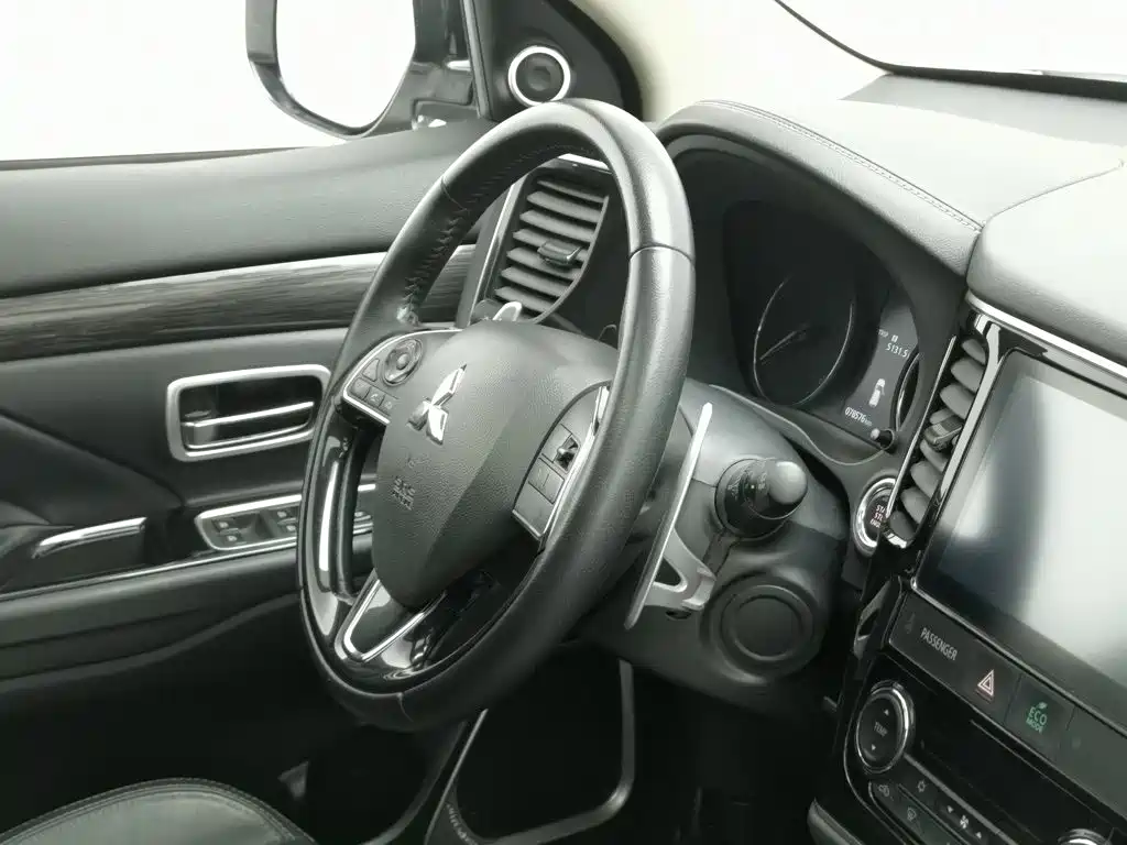 Mitsubishi Outlander — миниатюра 22