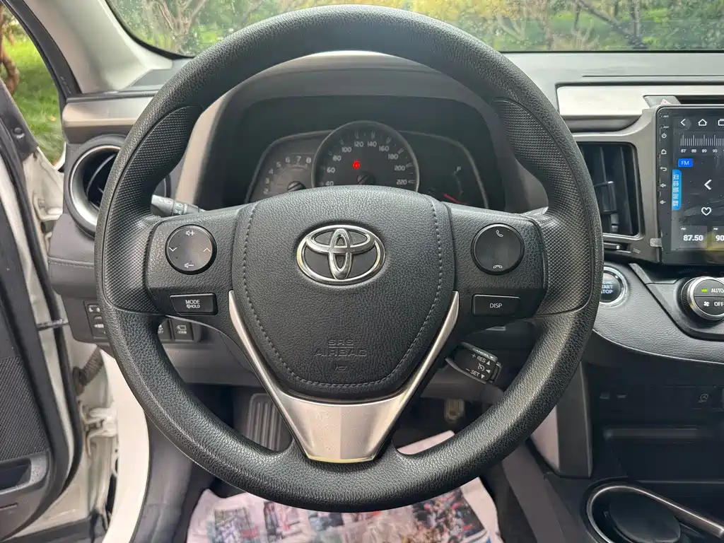 Toyota RAV4 — миниатюра 15