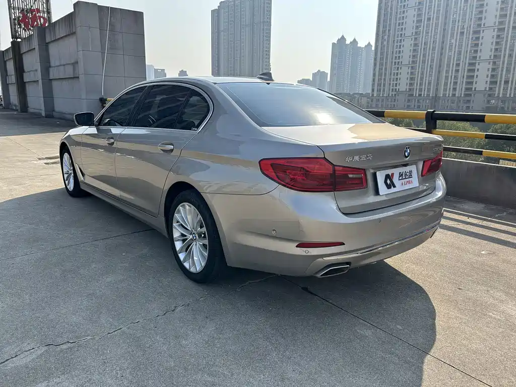 BMW 5 Series — миниатюра 4