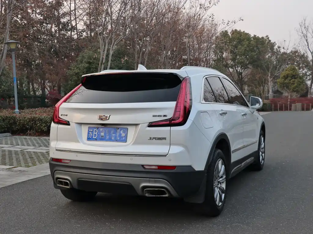 CADILLAC XT4