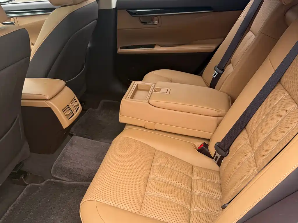 Lexus ES — миниатюра 12