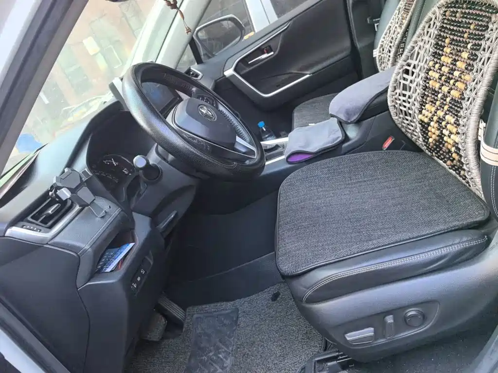 Toyota RAV4 — миниатюра 11