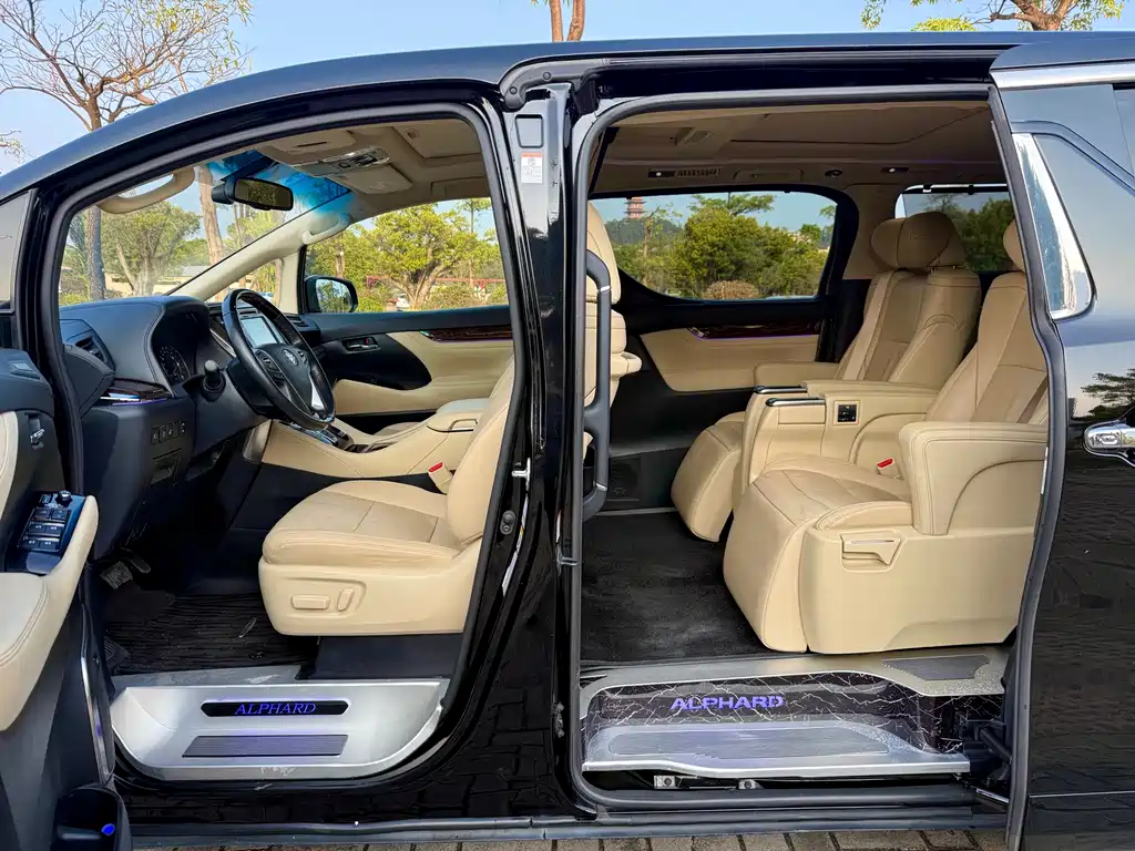 Toyota Alphard 2018 3.5L Luxury