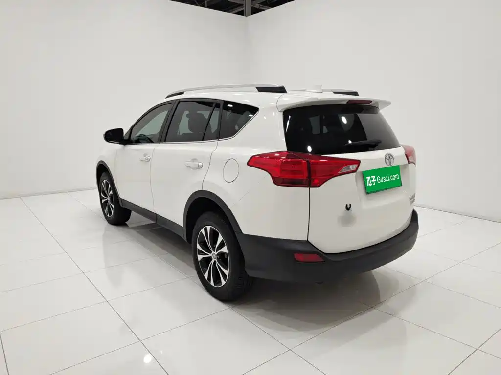 Toyota RAV4 — миниатюра 4