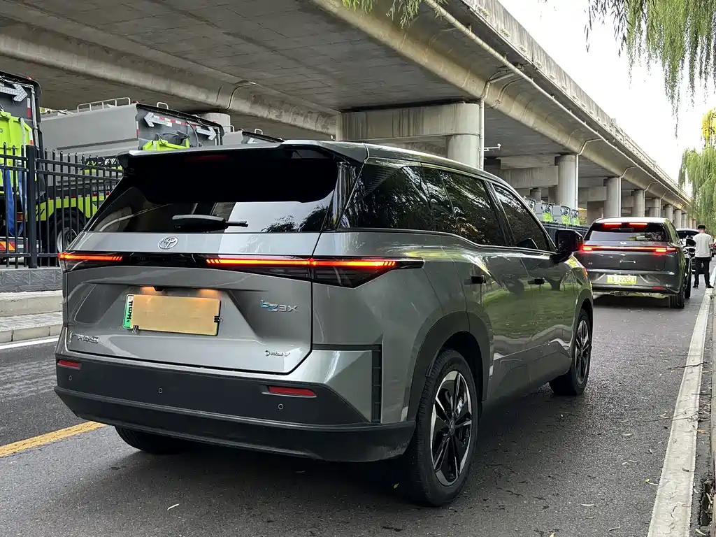 Toyota bZ3X — миниатюра 8