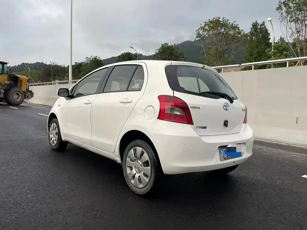Toyota Yaris — миниатюра 9