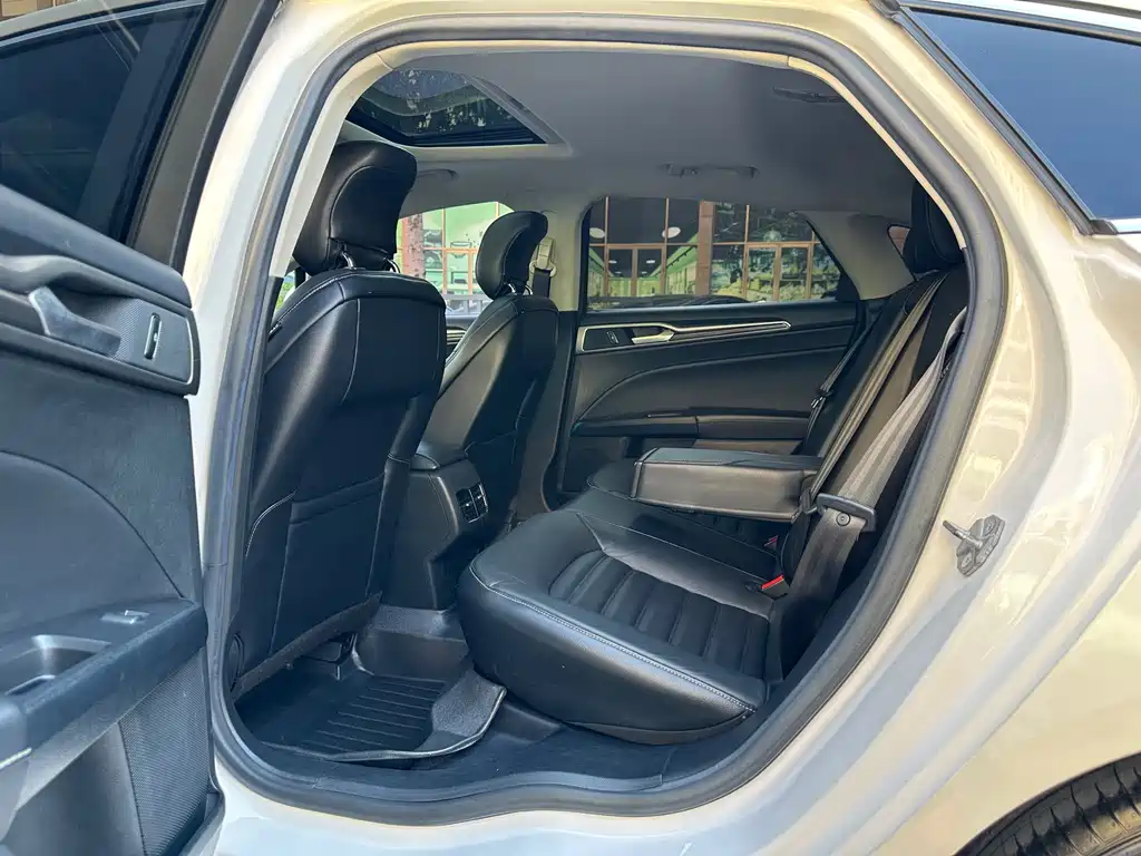 Ford Mondeo — миниатюра 12